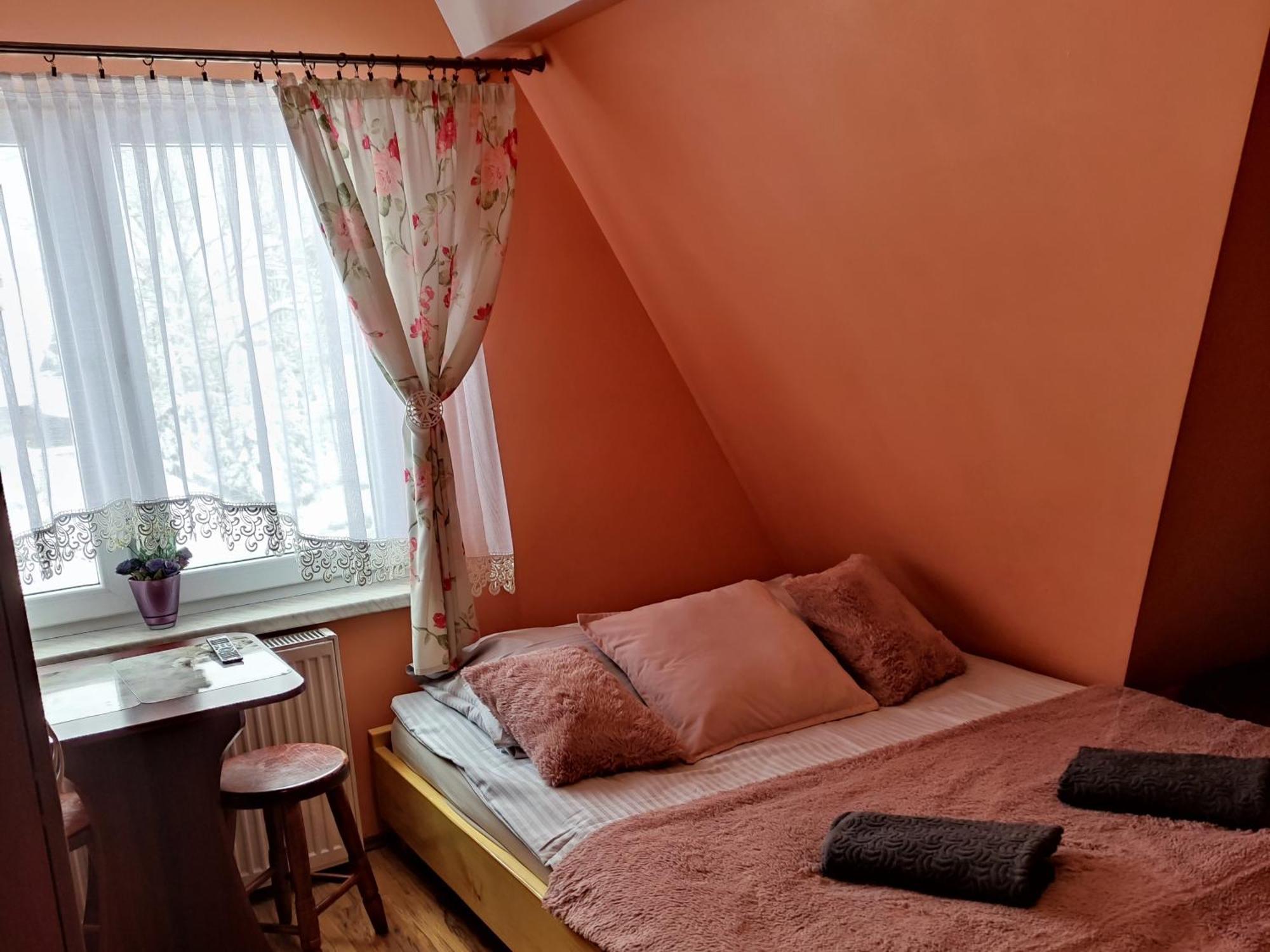 Pokoje I Apartamenty Regionalny Styl Ul Krole 1A Zakopane Szoba fotó